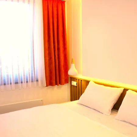 Zlatni Javor 206 アパート ヤホリナ