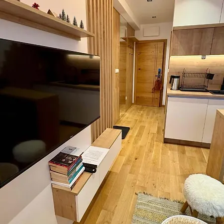 Zlatni Javor 206 アパート *