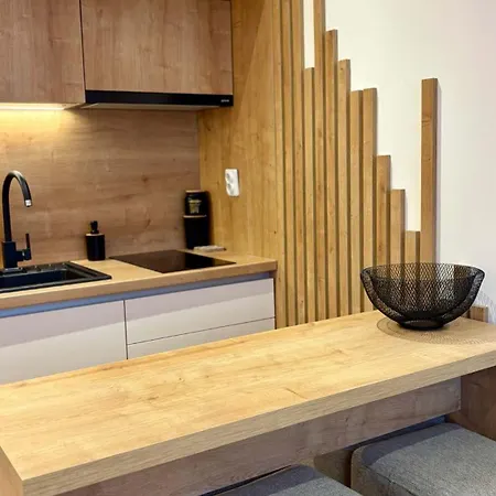 Zlatni Javor 206 アパート *